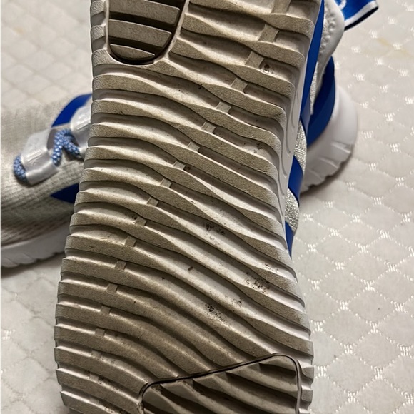 Men’s Adidas size 11 athletic shoes - Picture 2 of 3